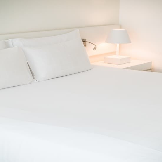 Λευκά είδη για Airbnb: Προετοιμάστε το κατάλυμά σας για το φθινόπωρο